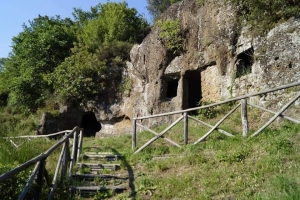 Alla scoperta dell'insediamento rupestre di Palazzolo