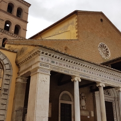 Vista laterale Duomo dei Cosmati