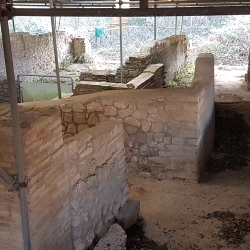 Resti del Porto Romano Fluviale Di Seripola