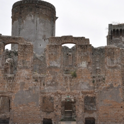 Rocca dei Borgia cortile