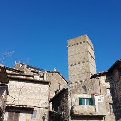 Torre della Rocca dal borgo